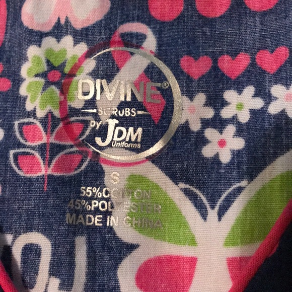 Scrub top - Picture 2 of 3